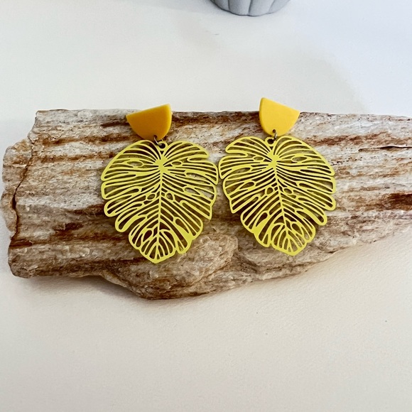 Colorful Leaf Earrings - Pop-of-color Statement Earrings - Summer Earrings - Picture 15 of 16